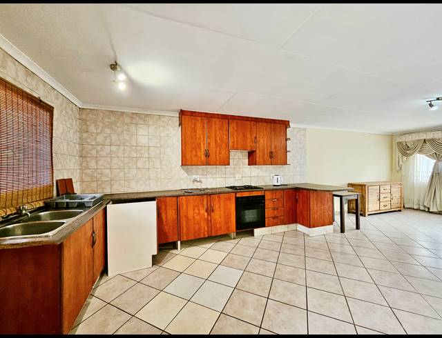 3 bed property to rent in TERENURE